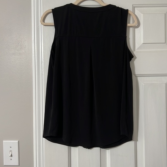 Black tank top - Picture 3 of 3